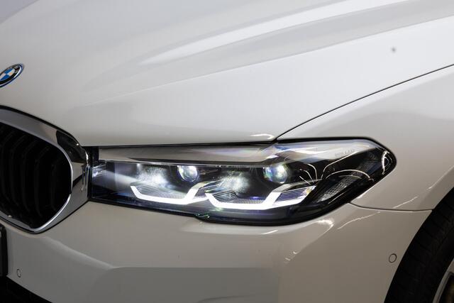 BMW 5-SERIE Touring 530e Executive | Driving Assistant | ACC | Head Up | Leder | SOH 92,2% |