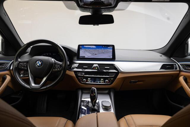 BMW 5-SERIE Touring 530e Executive | Driving Assistant | ACC | Head Up | Leder | SOH 92,2% |