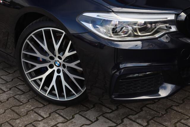 BMW 5-SERIE Touring 530i M-Sport | Pano | Nappa Leder | Trekhaak |