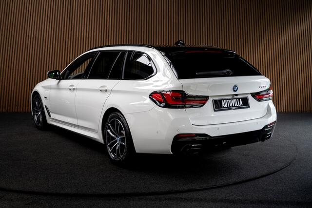 BMW 5-SERIE Touring 530e M-Sport Navi Leer Sportstoelen PDC Climate voor en achter Elektr. verstelbare stoelen Elektr. achterklep LM velgen