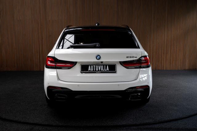 BMW 5-SERIE Touring 530e M-Sport Navi Leer Sportstoelen PDC Climate voor en achter Elektr. verstelbare stoelen Elektr. achterklep LM velgen