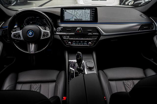 BMW 5-SERIE Touring 530e M-Sport Navi Leer Sportstoelen PDC Climate voor en achter Elektr. verstelbare stoelen Elektr. achterklep LM velgen
