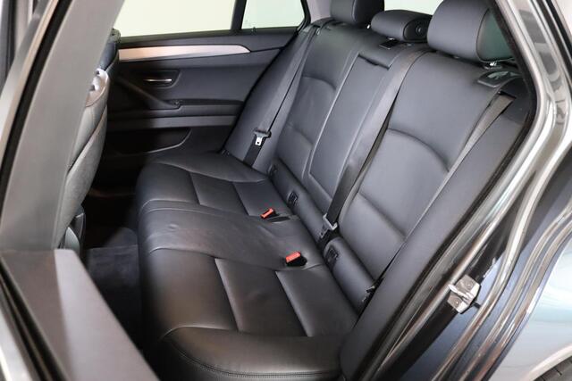 BMW 5-SERIE Touring 520xd High Executive Xenon, Cruise Control, Stoelverwarming, Lederen Bekleding, Trekhaak, Nieuwe APK