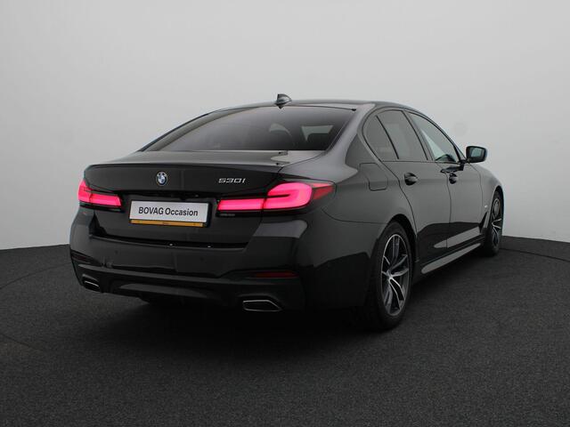 BMW 5-SERIE Sedan 530i High Executive | M Sportpakket | Stuurwielrand Verwarmd | Schuifdak | Comfortstoelen + Stoelventilatie | Interieurvoorverwarming | Driving Assistant Professional | Head Up Display | HiFi | 18''