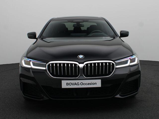 BMW 5-SERIE Sedan 530i High Executive | M Sportpakket | Stuurwielrand Verwarmd | Schuifdak | Comfortstoelen + Stoelventilatie | Interieurvoorverwarming | Driving Assistant Professional | Head Up Display | HiFi | 18''