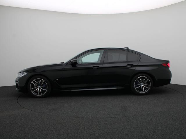 BMW 5-SERIE Sedan 530i High Executive | M Sportpakket | Stuurwielrand Verwarmd | Schuifdak | Comfortstoelen + Stoelventilatie | Interieurvoorverwarming | Driving Assistant Professional | Head Up Display | HiFi | 18''