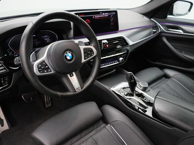 BMW 5-SERIE Sedan 530i High Executive | M Sportpakket | Stuurwielrand Verwarmd | Schuifdak | Comfortstoelen + Stoelventilatie | Interieurvoorverwarming | Driving Assistant Professional | Head Up Display | HiFi | 18''