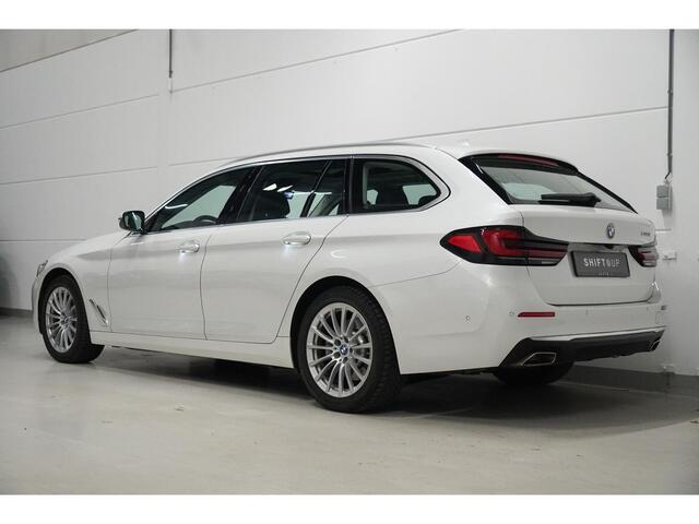 BMW 5-SERIE Touring 530i Panoramadak | Laser | Head Up | Elektr. Trekhaak
