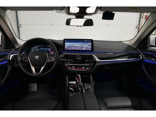 BMW 5-SERIE Touring 530i Panoramadak | Laser | Head Up | Elektr. Trekhaak