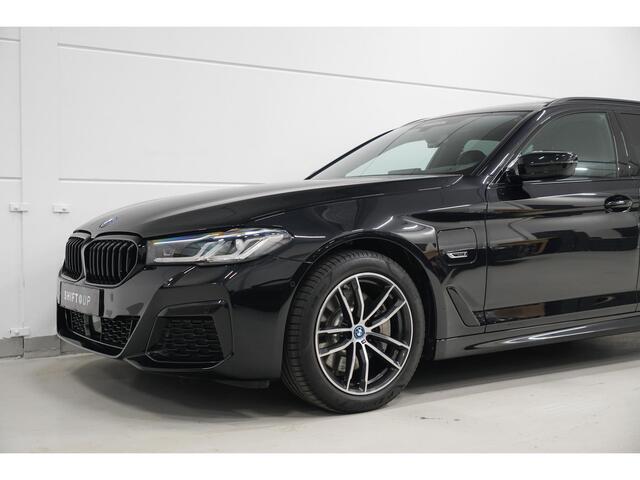 BMW 5-SERIE Touring 530e M-Sport | Panoramadak | CoPilot | Head Up