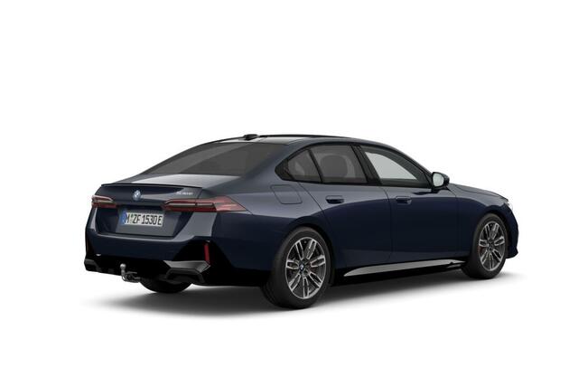 BMW 5-SERIE Sedan 530e M Sport Edition | M Sportpakket Pro | Innovation Pack | Travel Pack | Comfort Pack | Trekhaak