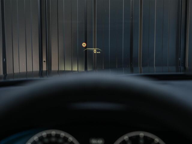 BMW 5-SERIE Touring 530i xDrive High Executive | M-Pakket | Panoramadak | Harman/Kardon | HUD | Active Cruise | 360 Camera | Stuur Verwarming | Ambiance Interieur | Stoelverwarming | Elektr. Verst. Stoel |