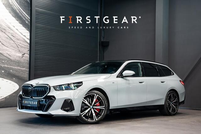 BMW 5-SERIE Touring 540d xDrive *M-Sport Pro / Panorama / Harman-Kardon / HUD / Surround-view*