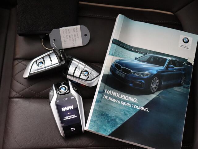 BMW 5-SERIE Touring 540i xDrive High Executive | VOL! | Harman Kardon | Panoramadak | Trekhaak | 360° Camera!