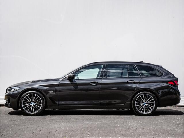 BMW 5-SERIE Touring 530e Business Edition Plus Trekhaak/ Nappa Lederen int./ Stoelverwarming/ Camera/ Laser LED