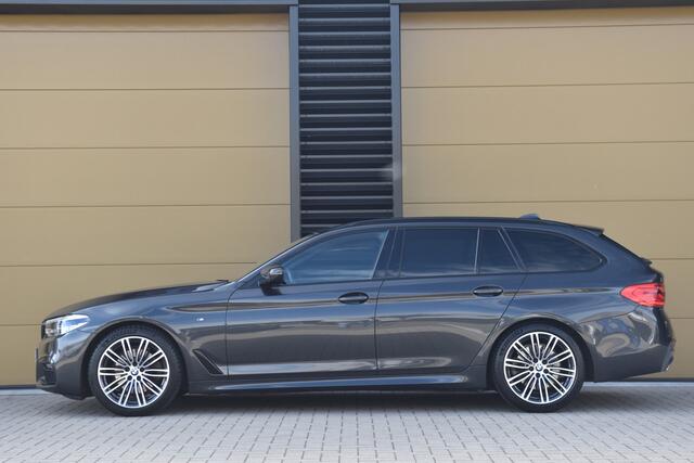 BMW 5-SERIE Touring 520i High Executive Edition * M-Sport * Comfortstoelen * Panoramadak * Head-up * Hifi * Camera * Sfeerverlichting *