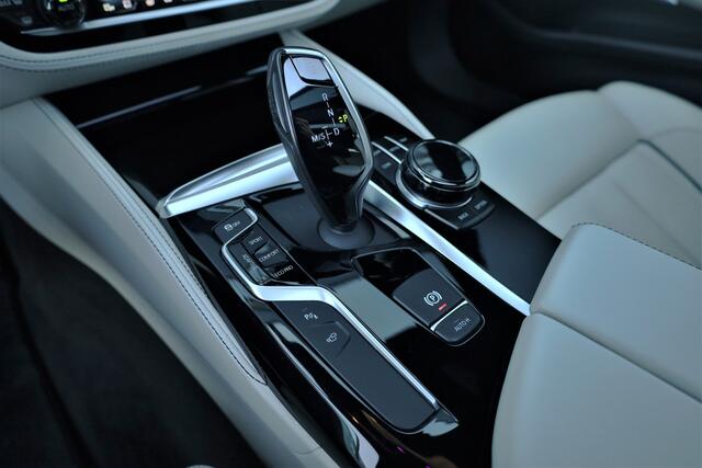 BMW 5-SERIE Touring 540i xDrive High Executive M-Sport pakket