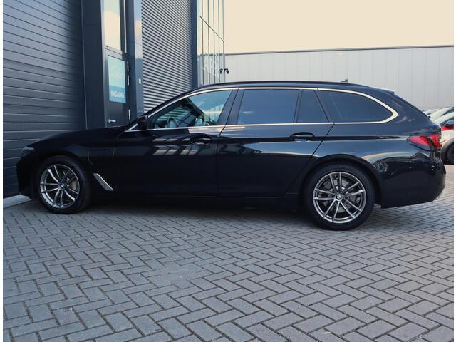 BMW 5-SERIE Touring 530e High Executive | Passagiers Scherm | Pano | Stoelverwarming | Trekhaak