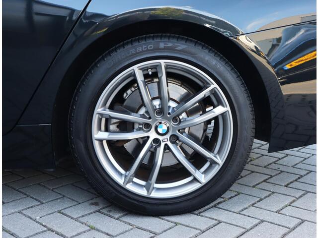 BMW 5-SERIE Touring 530e High Executive | Passagiers Scherm | Pano | Stoelverwarming | Trekhaak
