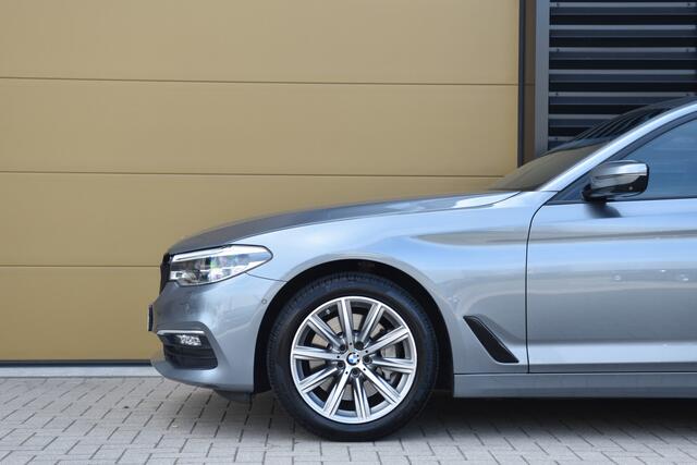 BMW 5-SERIE Touring 530i High Executive * Head-up * Sfeerverlichting * Comfortstoelen * Harman / Kardon * Apple carplay *