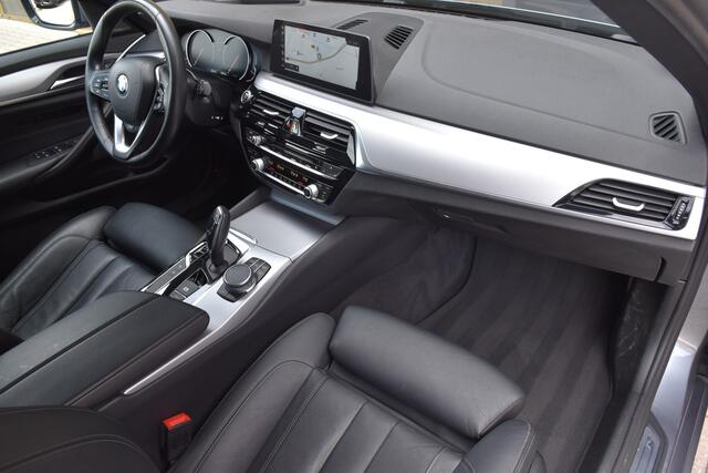 BMW 5-SERIE Touring 530i High Executive * Head-up * Sfeerverlichting * Comfortstoelen * Harman / Kardon * Apple carplay *