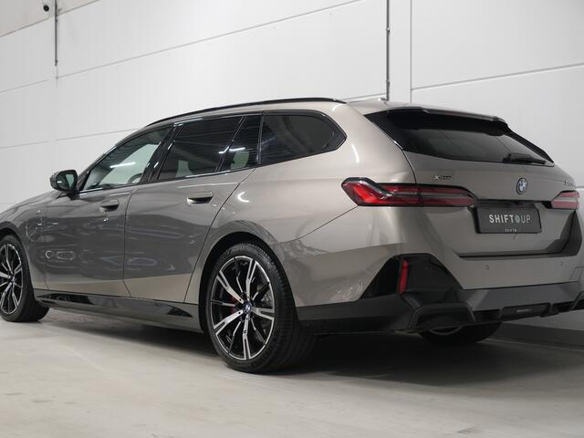 BMW 5-SERIE Touring 550e xDrive Bowers Wilkins | Panoramadak | Stoelventilatie | Alcantara Hemel