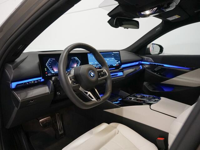 BMW 5-SERIE Touring 550e xDrive Bowers Wilkins | Panoramadak | Stoelventilatie | Alcantara Hemel