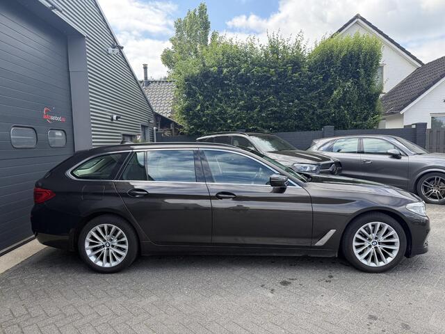 BMW 5-SERIE Touring 520i Corporate Lease High Executive | Panoramadak | Camera | DAB | Elektrische Achterklep |