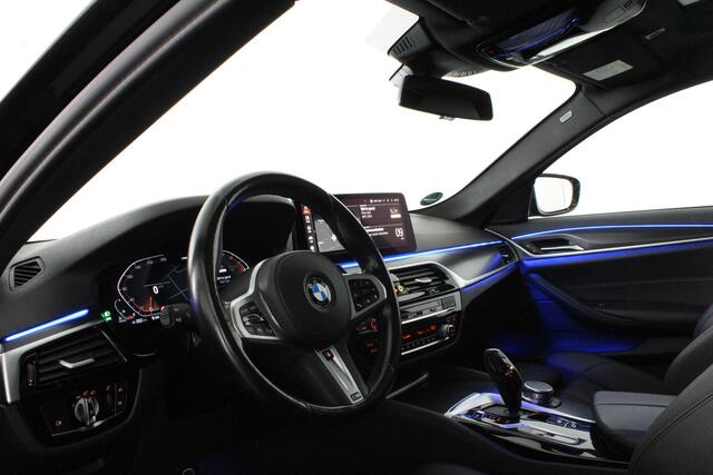 BMW 5-SERIE Touring 530d xDrive M Sport > Pano.schuif/Head-up/19inch/Shadow-Line/Trekhaak