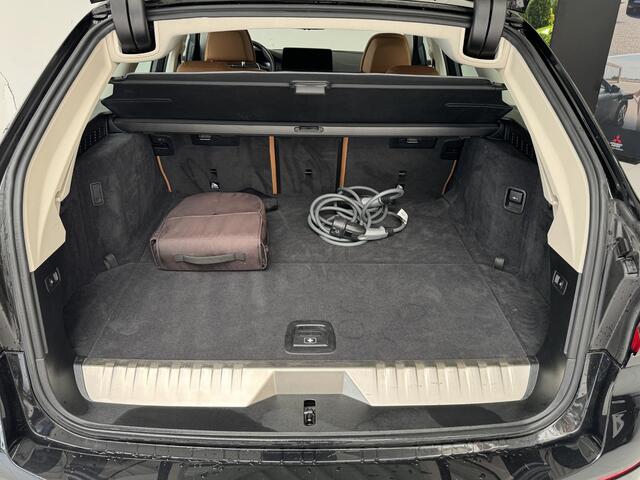 BMW 5-SERIE Touring 530e xDrive Business Edition Plus | Navigatie | Panoramadak | Leder | Stoelverwarming |