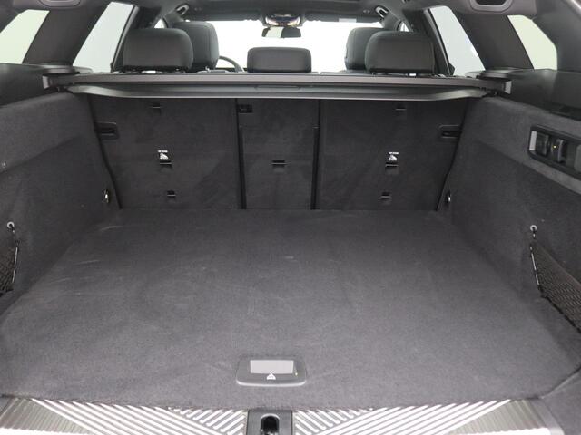 BMW 5-SERIE Touring 530e xDrive M-Sport Pro, Panoramadak, Head-Up Display, Stoelverwarming & ventilatie, Bowers & Wilkins Audio, Elektr. Achterklep, Trekhaak, 21" LM Velgen