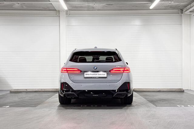BMW 5-SERIE Touring 520i Niet online Staff