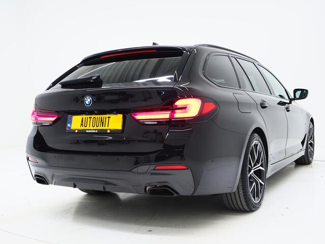 BMW 5-SERIE Touring 530e M Sport Shadow Line | Panoramadak | Leder | LaserLED | HUD | Keyless | Sfeerlicht | Camera | Dodehoek