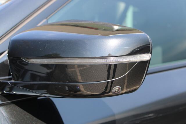 BMW 5-SERIE 530e xDrive Automaat / Schuif-kanteldak / Comfortstoelen / Parking Assistant Plus / Head-Up / Adaptieve LED / Comfort Access