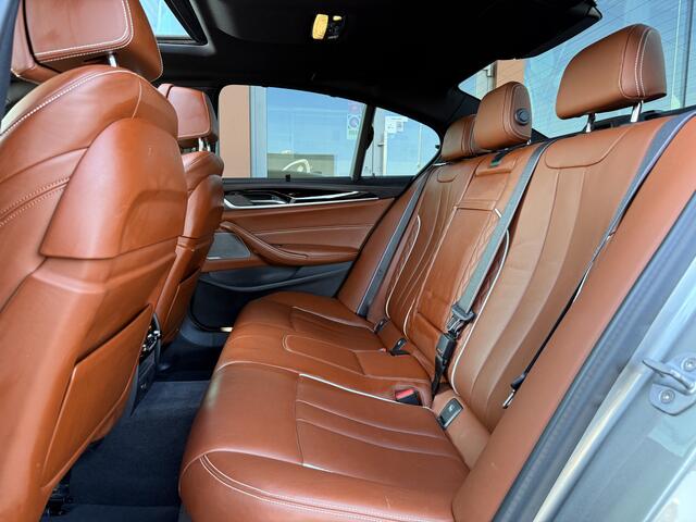 BMW 5-SERIE 540i xDrive High Executive M-Sport | ACC | Leder | Harman / Kardon | 360 | Achteras besturing |