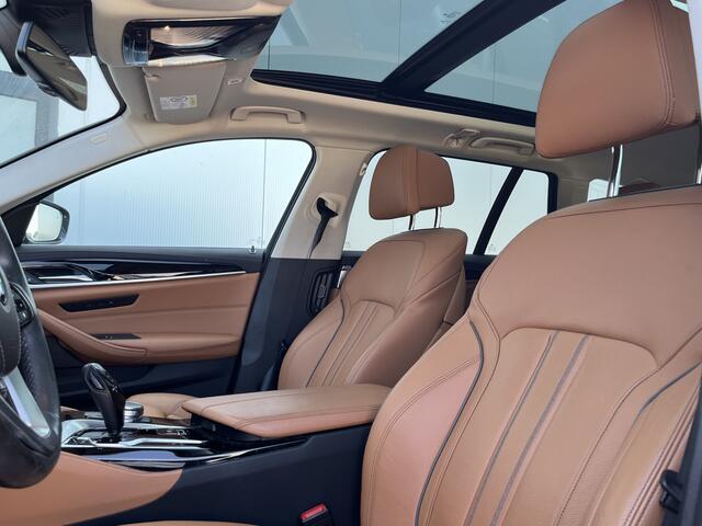 BMW 5-SERIE Touring 540i xDrive Luxury Line | Panorama | 20" | Driving Assistant Professional | Standkachel