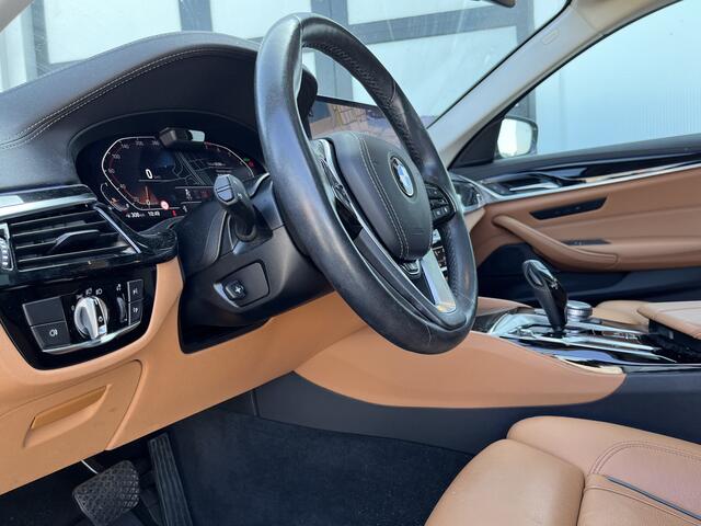 BMW 5-SERIE Touring 540i xDrive Luxury Line | Panorama | 20" | Driving Assistant Professional | Standkachel
