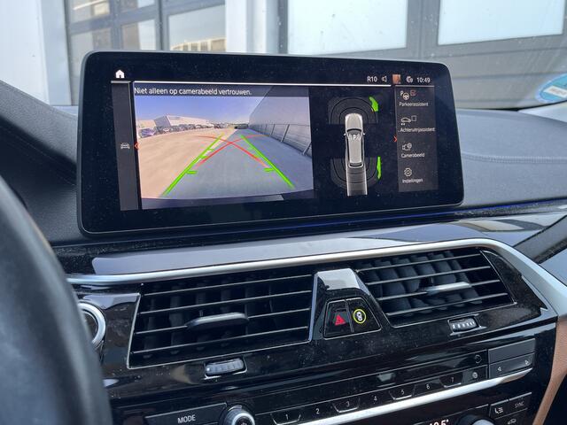BMW 5-SERIE Touring 540i xDrive Luxury Line | Panorama | 20" | Driving Assistant Professional | Standkachel