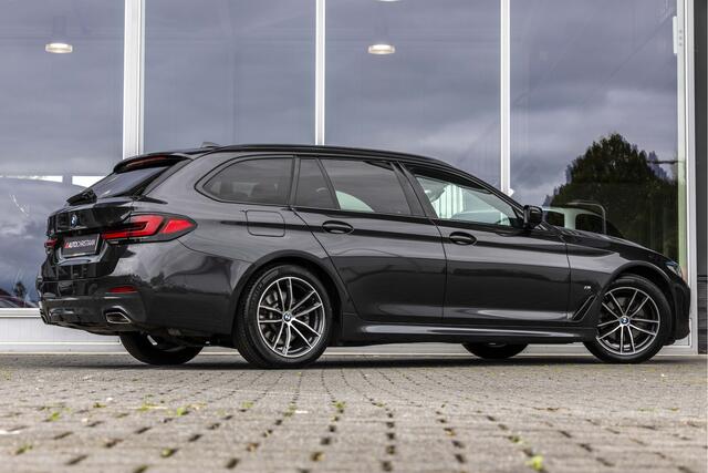 BMW 5-SERIE Touring 520i High Executive | Pano | Stoelventilatie | E-Trekhaak