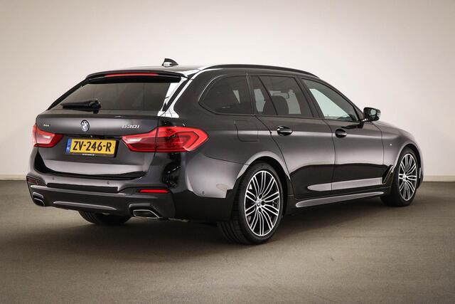 BMW 5-SERIE Touring 530i xDrive M-Sport High Executive | PANORAMADAK | HEAD UP | STUURVERWARMING | TREKHAAK | 360 CAMERA | 19"