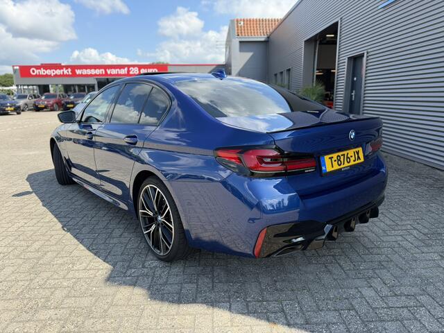BMW 5-SERIE 530e High Executive M Sport Pro Individual kleur Le Mans Blue Head-Up Display Harman-Kardon Stuurwielverwarming Schuif-/Kanteldak 20 Inch Comfortzetels 360 Gr. Camera Vol!