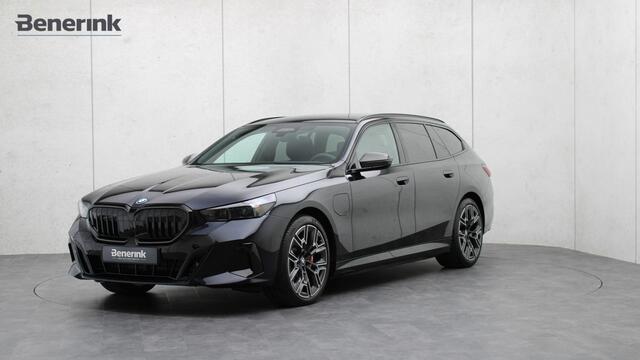 BMW 5-SERIE Touring 550e xDrive M-Sport Pro | Bowers & Wilkins | M Carbon exterieur | Stoelventilatie | Onderstel Professional | Head-up | Panoramadak | Trekhaak |