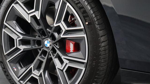 BMW 5-SERIE Touring 550e xDrive M-Sport Pro | Bowers & Wilkins | M Carbon exterieur | Stoelventilatie | Onderstel Professional | Head-up | Panoramadak | Trekhaak |