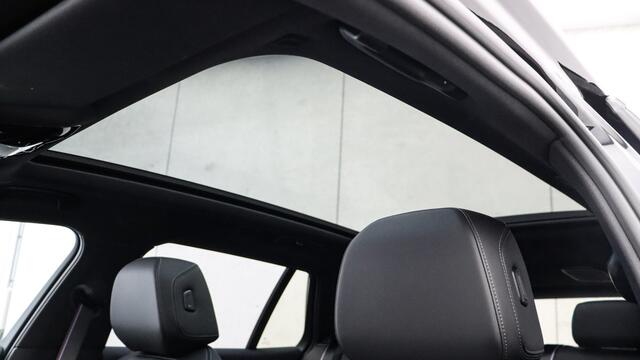 BMW 5-SERIE Touring 550e xDrive M-Sport Pro | Bowers & Wilkins | M Carbon exterieur | Stoelventilatie | Onderstel Professional | Head-up | Panoramadak | Trekhaak |