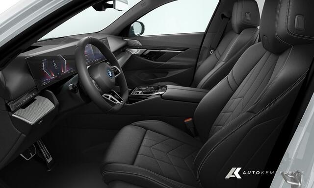 BMW 5-SERIE 530e xDrive Touring M Sport | Bowers & Wilkins | 360° Camera | Trekhaak | Iconic Glow | Head-Up | Driving Ass. + | 20' Inch |