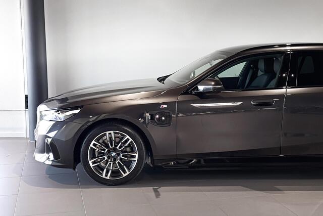 BMW 5-SERIE Touring 530e M Sport Edition | Harman Kardon | Stoelventilatie | Comfort Access | Trekhaak |