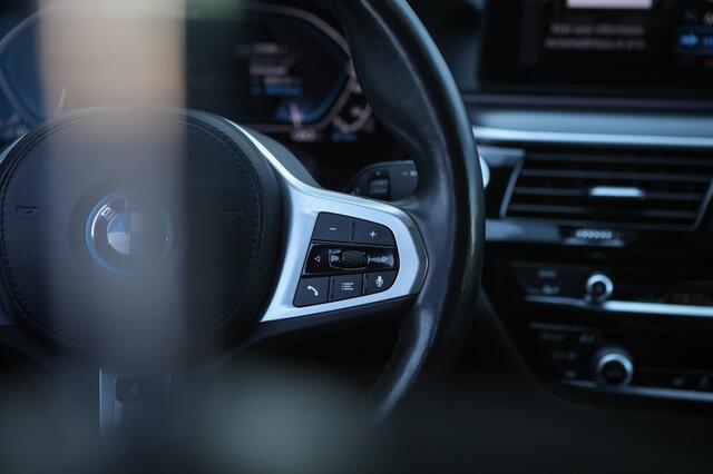 BMW 5-SERIE 545e M-Sport Sedan | BTW |