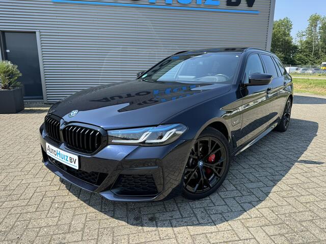 BMW 5-SERIE Touring 530e High Executive M Sport Panoramadak Trekhaak Harman-Kardon Carplay 19 inch Laser Licht Keyless Entry Head-Up Display