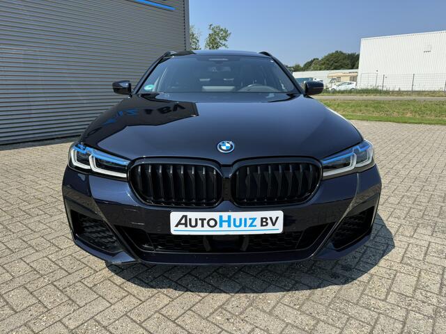 BMW 5-SERIE Touring 530e High Executive M Sport Panoramadak Trekhaak Harman-Kardon Carplay 19 inch Laser Licht Keyless Entry Head-Up Display