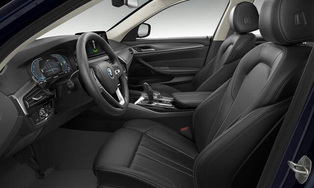 BMW 5-SERIE Touring 530e Business Edition Plus Panoramadak - Head-up - Driving Assistant - Parking Assistant - Laserlight - Comfort Access - 4-zone airco - Sportstoelen - HiFi System